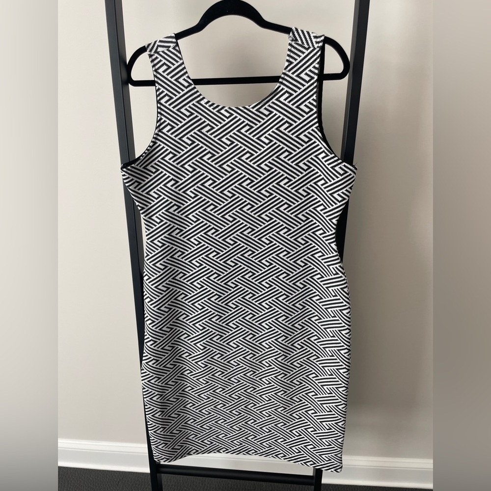 RD Style Monochrome Geometric Midi Dress